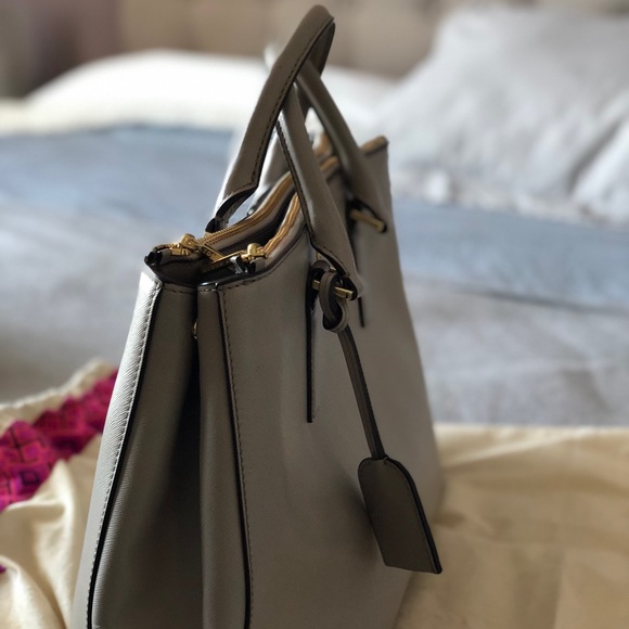 Tory Burch Double Zip Robinson Tote in Storm Grey - Picture 2 of 7